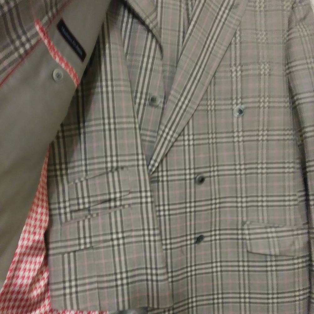 Suits - Picture 8 of 8